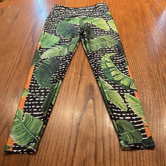 Gold Sheep Jungle Print Legging Crop Style Size M - Picture 2 of 8